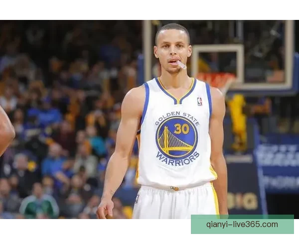 库里称文班走进更衣室燃起全队斗志竞争精神感染力十足